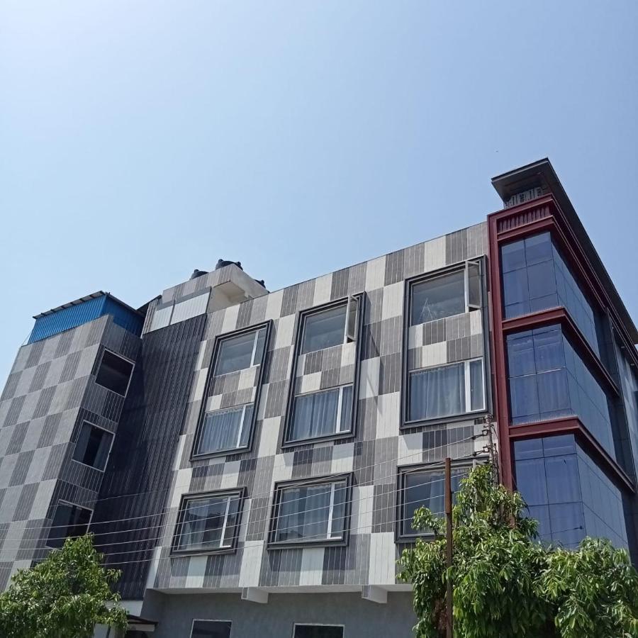 Hardik Palace By F9 Hotels Ноида Екстериор снимка